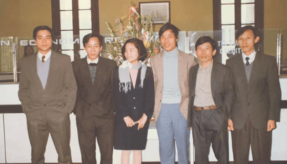 Những viên gạch đầu tiên