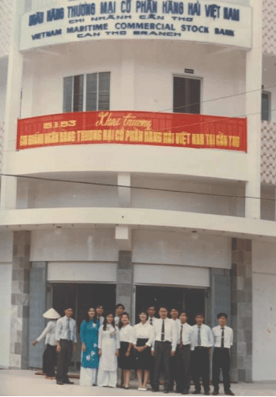 Những viên gạch đầu tiên