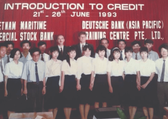 Những viên gạch đầu tiên
