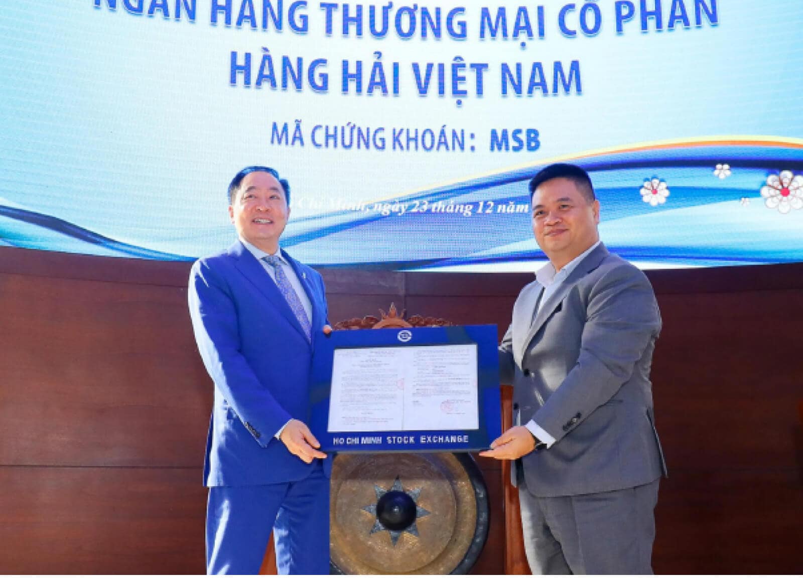 Những tiếng công ngân vang trên sàn hose